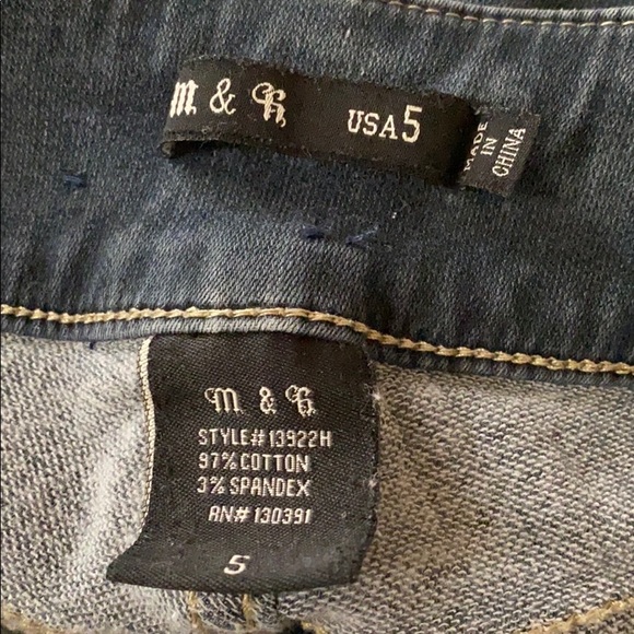 M&R High-waisted Distressed Jean shorts - Picture 5 of 5